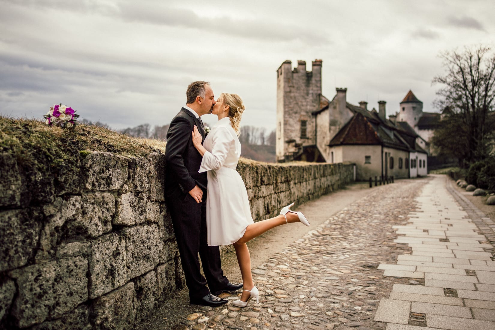 Hochzeitsfotograf Burghausen – Brautpaar im Zwinger der Burg Burghausen